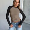 Trendy Queen Women's Long Sleeve Shirts Slim Fit Stretchy Color Block Slightly Cropped Tops