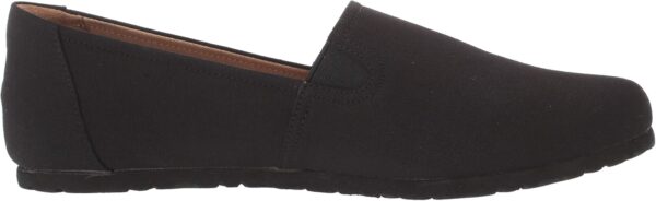 Amazon Essentials Women's Casual Slip-On Canvas Flat