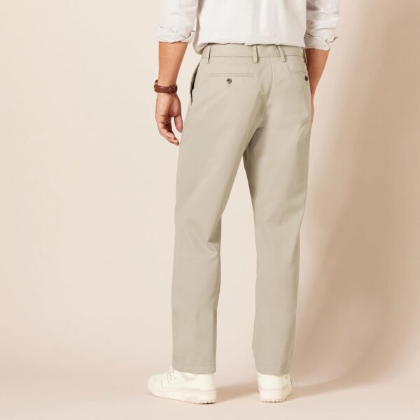 Amazon Essentials Men's Classic-Fit Wrinkle-Resistant Flat-Front Chino Pant (Available in Big & Tall)