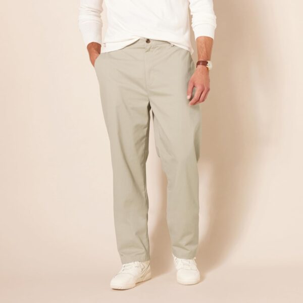 Amazon Essentials Men's Classic-Fit Wrinkle-Resistant Flat-Front Chino Pant (Available in Big & Tall)