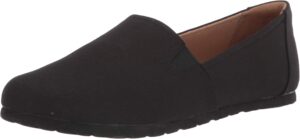 Amazon Essentials Women's Casual Slip-On Canvas Flat