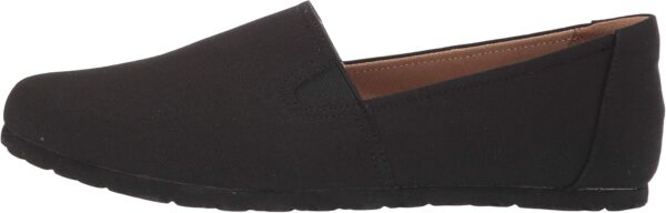 Amazon Essentials Women's Casual Slip-On Canvas Flat