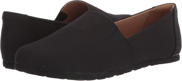 Amazon Essentials Women's Casual Slip-On Canvas Flat