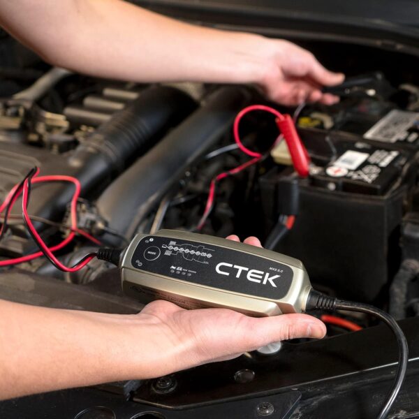 CTEK - 40-206 MXS 5.0 Fully Automatic 4.3 amp Battery Charger and Maintainer 12V